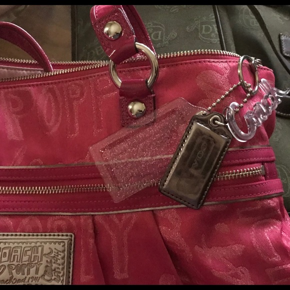 Large coach tote with matching wristlet - Picture 3 of 7